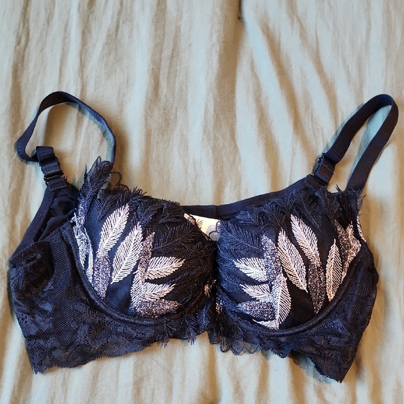 Elegant Black Lace Bra - Picture 1 of 2
